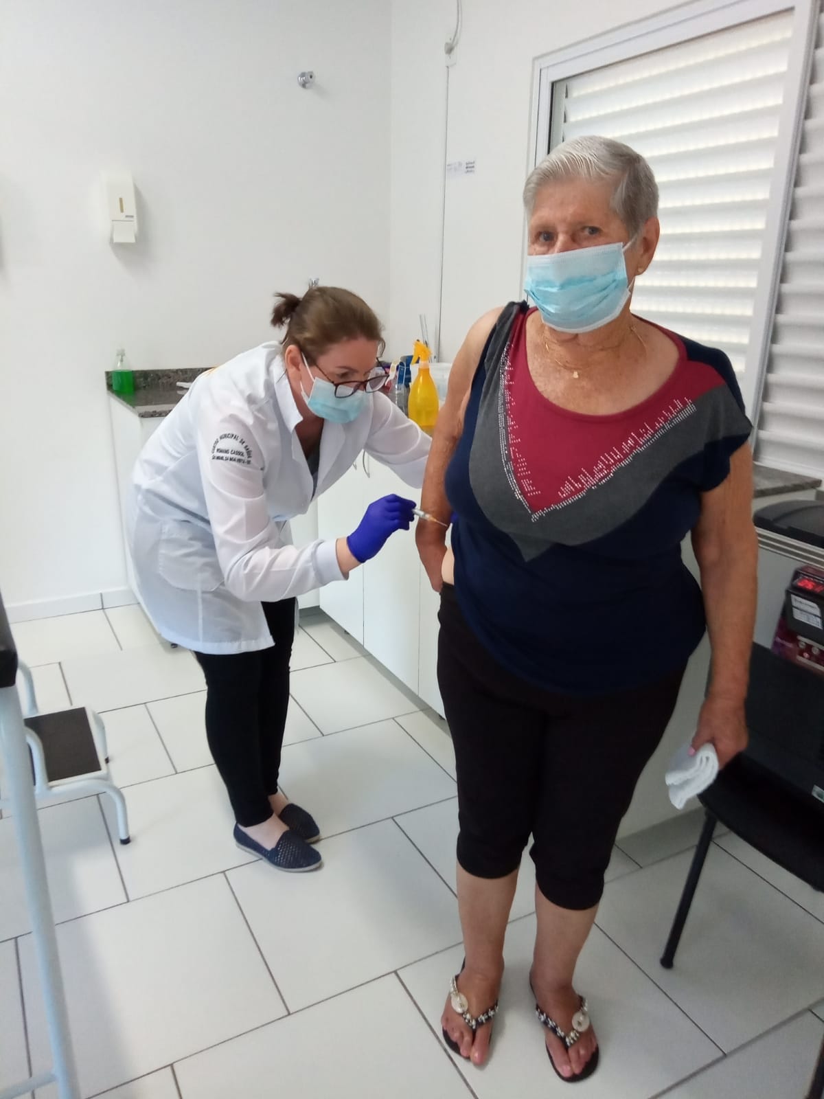 De acordo com a enfermeira responsável pela aplicação das vacinas Mara Arlete Muller, a o imunizante é para um prioritário